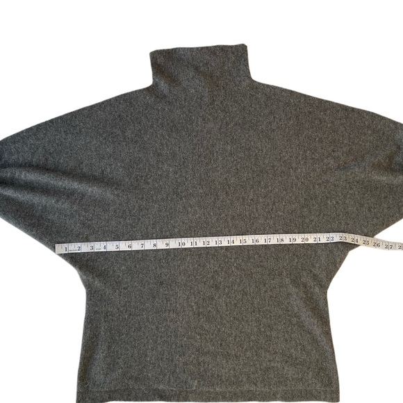 SOLD Saks Fifth Avenue 100% Cashmere Gray batwing sleeve turtleneck sweater L - Picture 5 of 12